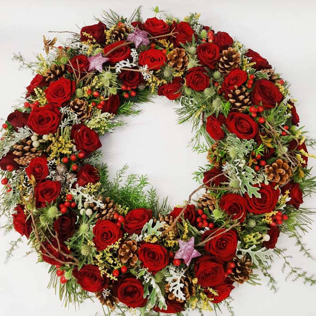 Bild eines Trauerkranz mit roten Rosen - Blüten-"Küche" Olbernhau - Ansicht von oben