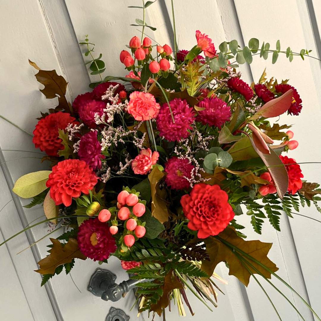 Blumenladen Olbernhau - Blüten-"Küche" - Foto Draufsicht herbstlicher Blumenstrauß in Rot