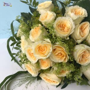 Rosen-Strauss - Blumenladen Olbernhau - Foto eines riesen Straußes Rosen in Weiß