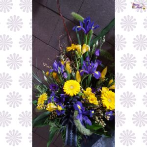 Trauerstrauß - Blumenladen Olbernhau - Hoch gebundener Grabstrauß in Lila und Gelb