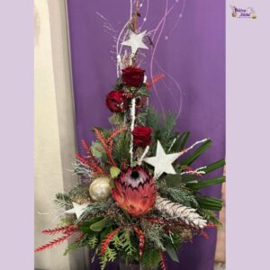 Weihnachtsstrauß - Blumenladen Olbernhau - Produktfoto weihnachtlicher Blumenstrauß in Rot mit Protea