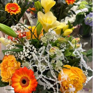 Blumen-Abo 3x - Blumenladen Olbernhau - Foto eines winterlichen Blumenstraußes mit bunten Farben